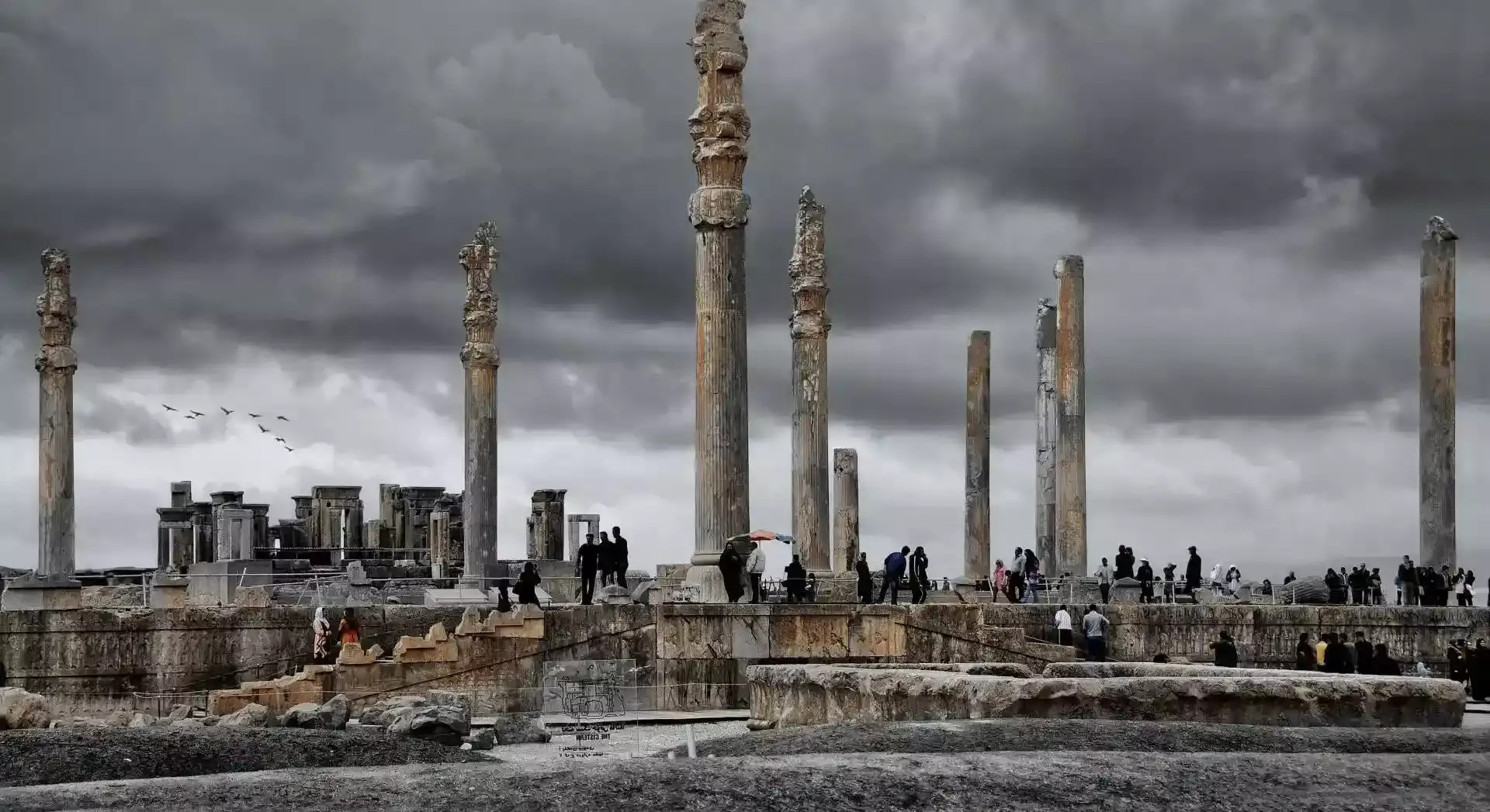 Persepolis-or-Takht-e-Jamshid-travel-to-iran-with-IR4T