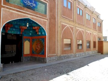Ebne-Sina Hotel Isfahan | Ebne-Sina hotel is a traditional hotel set in the heart of the historic city of Isfahan. This hotel is quite clo...