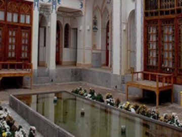 Isfahan Traditional Hotel | It is one of the remained buildings since Safavid dynasty. Therefore it is about 400 years old. However, it is...