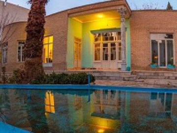 Khalvat Sara Traditional House | Khalvat Sara Traditional House is a cozy residence in Isfahan and it serves vegetarian Persian food only....