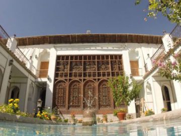 Atigh Traditional Hotel | it is a 3-star traditional hotel at Ebnesina Street and near so many attractions. Atiq Jameh Mosque of Isfahan...