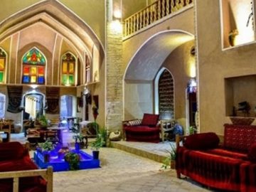 Khaloo Mirza Hotel | The 1-star Khaloo Mirza Hotel is a house with four porches. The structure is a representative of great Persian...